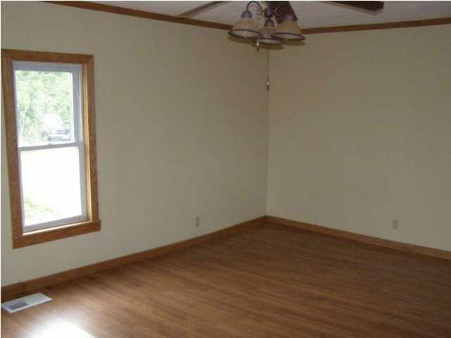 110 S Gibson St, Oakland City, IN 47660 photo 2