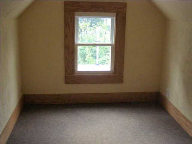 110 S Gibson St, Oakland City, IN 47660 photo 9