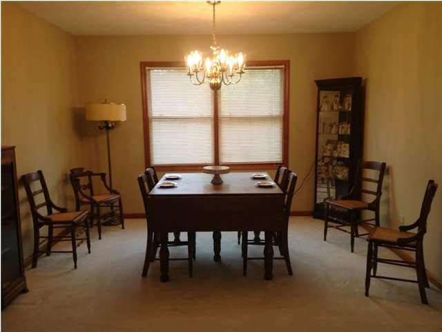 8515 Edinborough Rd, Evansville, IN 47725 photo 5