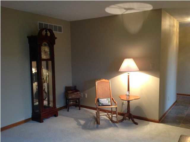 8515 Edinborough Rd, Evansville, IN 47725 photo 4