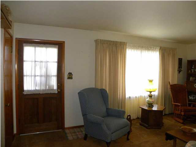 501 N Hull St, Fort Branch, IN 47648 photo 2