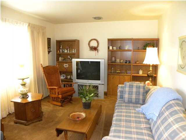 501 N Hull St, Fort Branch, IN 47648 photo 3