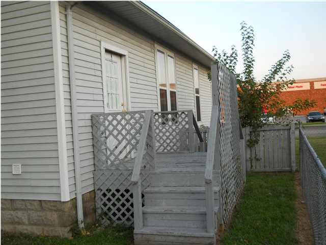 715 E Fourth St, Mount Vernon, IN 47620 photo 2