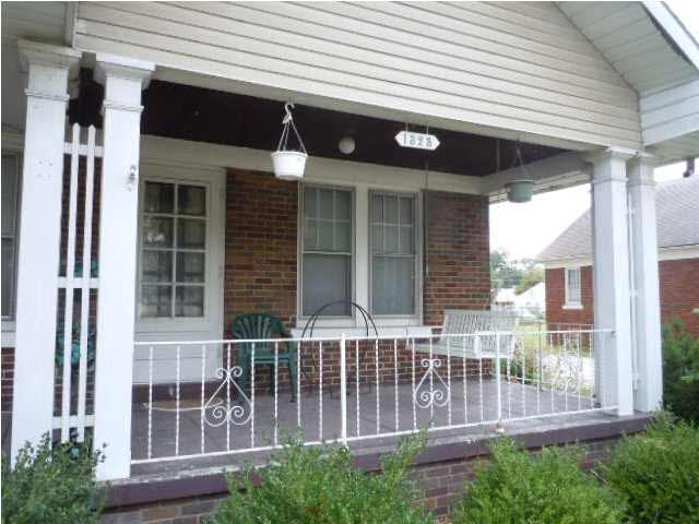 1323 E Riverside Dr, Evansville, IN 47714 photo 2