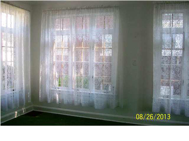 614 N 4th St, Vincennes, IN 47591 photo 2