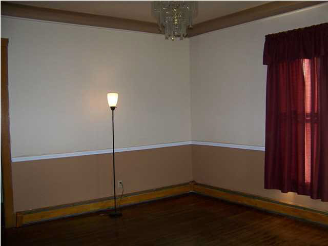 704 E Water St, Mount Vernon, IN 47620 photo 5