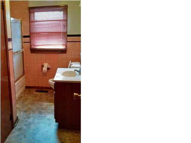 804 SW 1st St, Washington, IN 47501 photo 3