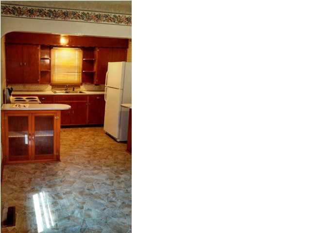 804 SW 1st St, Washington, IN 47501 photo 2