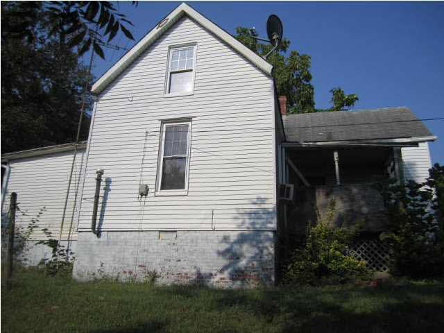 205 W 4th St, Huntingburg, IN 47542 photo 1