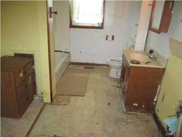 205 W 4th St, Huntingburg, IN 47542 photo 11