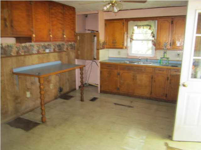 205 W 4th St, Huntingburg, IN 47542 photo 2