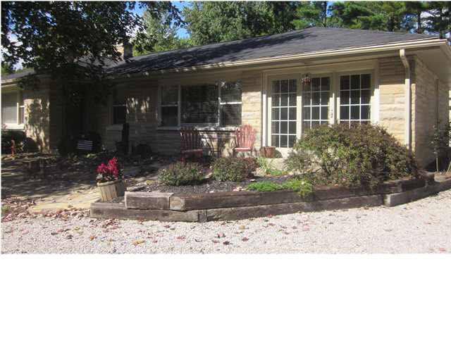 2258 Cherry Ln, Evansville, IN 47725 photo 2