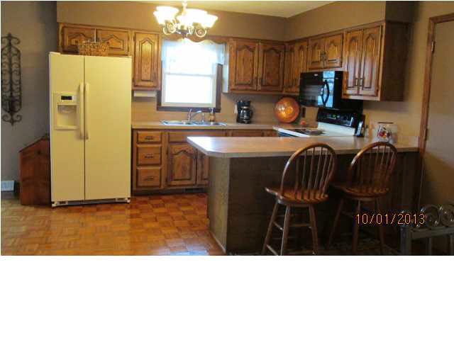 421 Lawrence Dr, Mount Vernon, IN 47620 photo 3