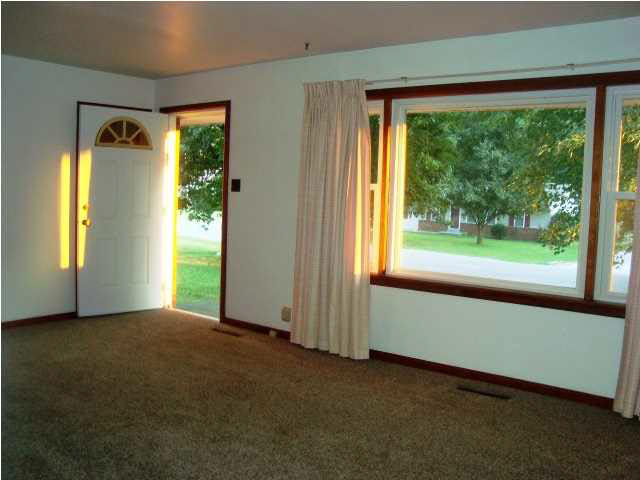 1366 Homestead Dr, Boonville, IN 47601 photo 2