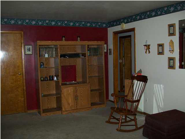 1303 NE 6th St, Washington, IN 47501 photo 4