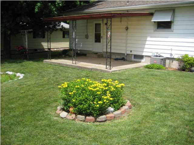 1303 NE 6th St, Washington, IN 47501 photo 6