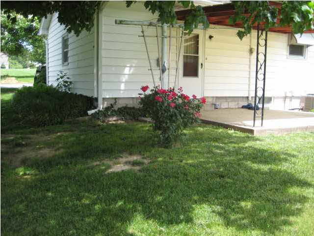 1303 NE 6th St, Washington, IN 47501 photo 10