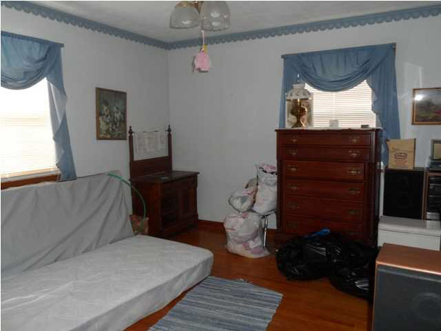 206 S Griffith St, Elnora, IN 47529 photo 8