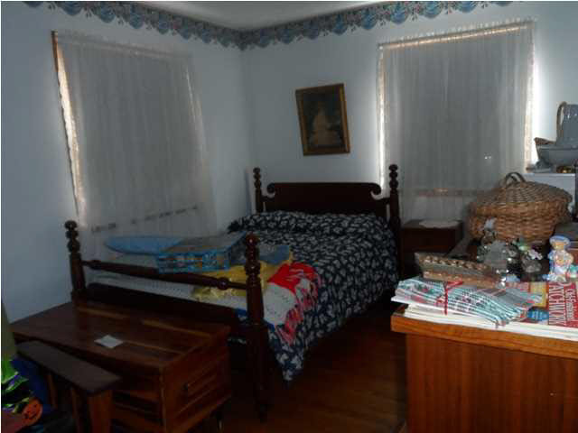 206 S Griffith St, Elnora, IN 47529 photo 11
