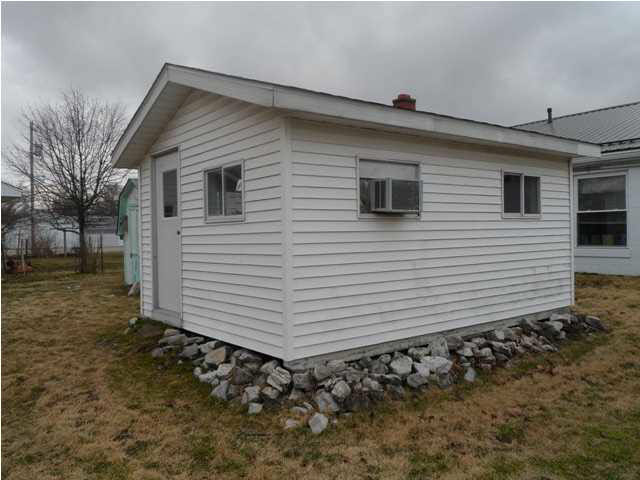 206 S Griffith St, Elnora, IN 47529 photo 5