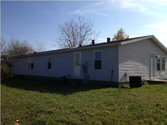 744 Lost Trail Ln, Boonville, IN 47601 photo 2