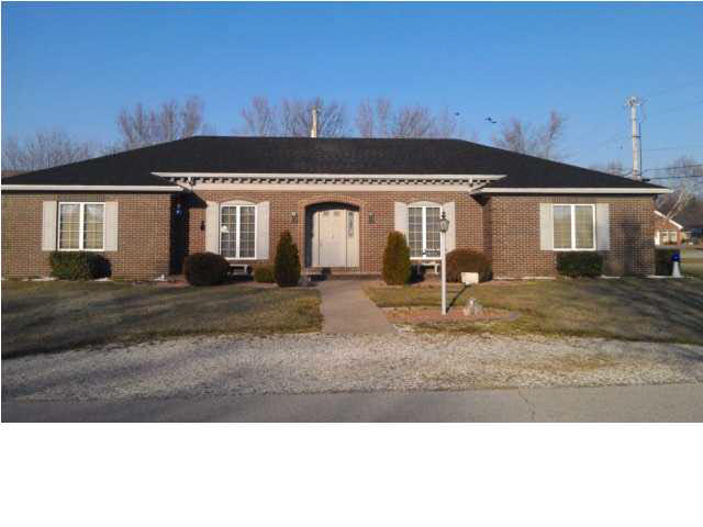101 S Damosa Dr, Haubstadt, IN 47639 photo 1