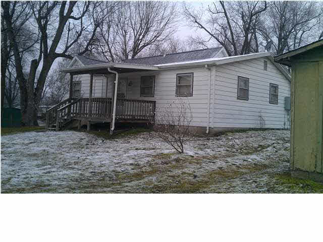 905 Maxwell Ave, Washington, IN 47501 photo 2
