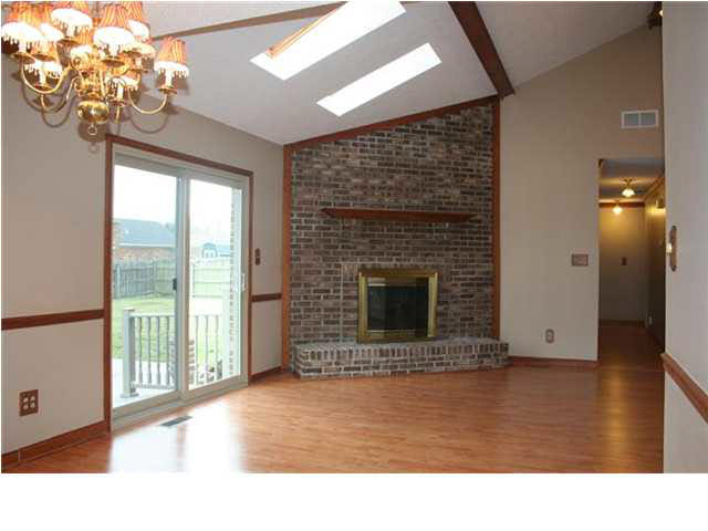 6715 Northfield Dr, Evansville, IN 47711 photo 8