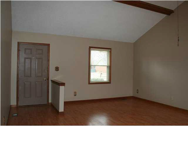 6715 Northfield Dr, Evansville, IN 47711 photo 2