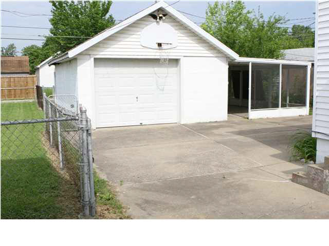 2532 N Governor St, Evansville, IN 47711 photo 9