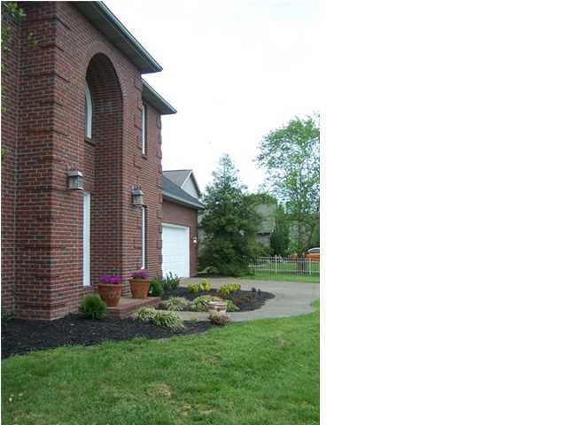 8408 Clarendon Dr, Evansville, IN 47725 photo 4