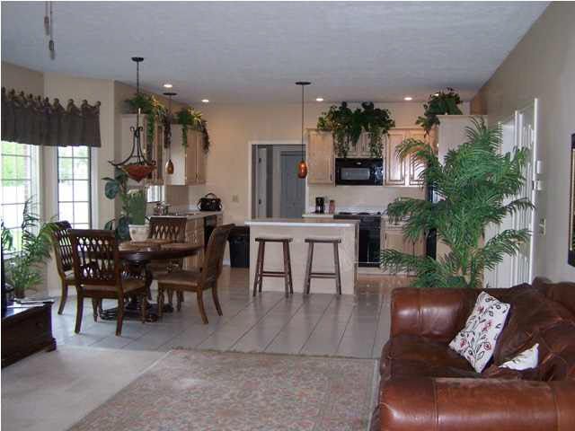 8408 Clarendon Dr, Evansville, IN 47725 photo 11