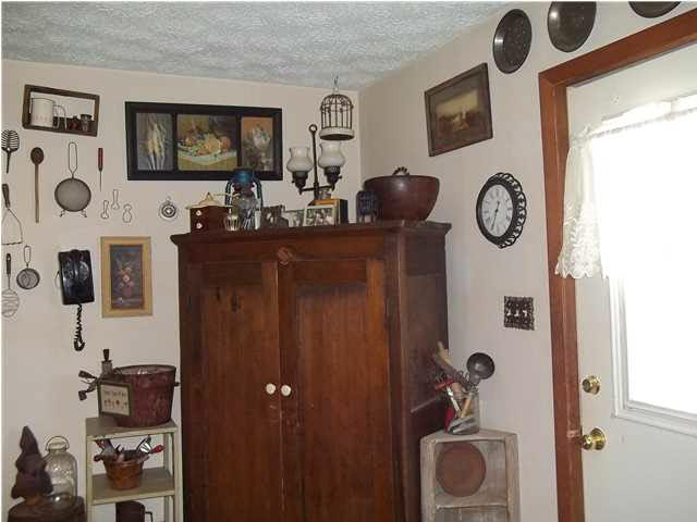415 E George St, Washington, IN 47501 photo 9