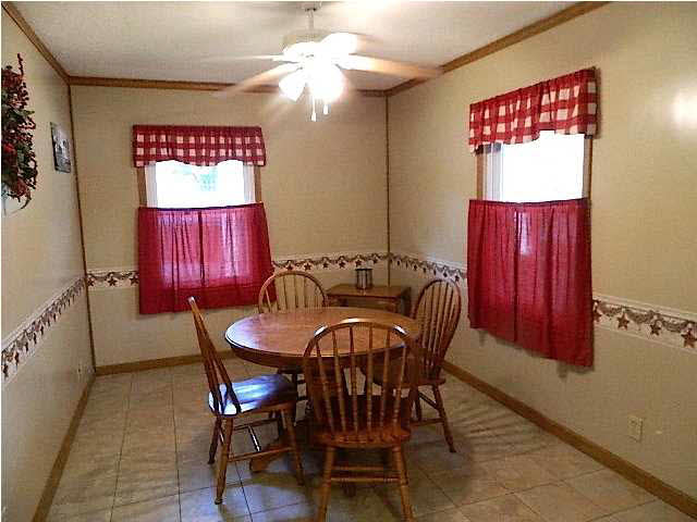 501 N First St, Chandler, IN 47610 photo 8