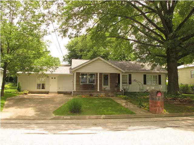 2406 Sunset Dr, Jasper, IN 47546 photo 1