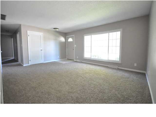 8577 Hanover Dr, Newburgh, IN 47630 photo 2