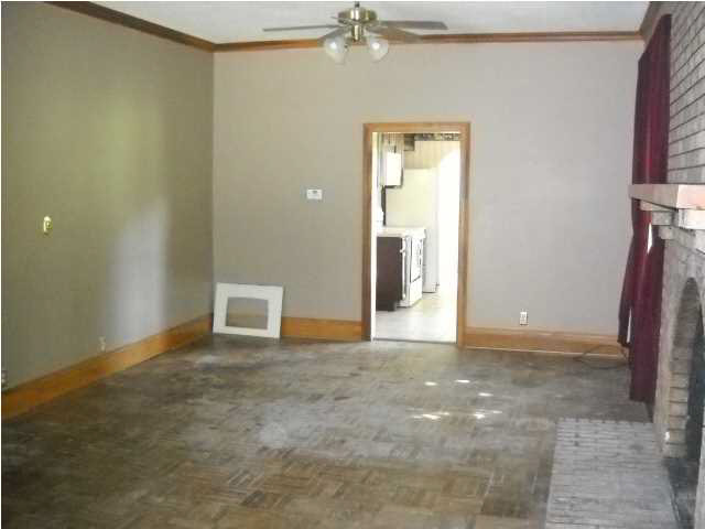 319 W North St, Boonville, IN 47601 photo 2