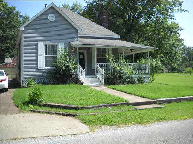 319 W North St, Boonville, IN 47601 photo 1