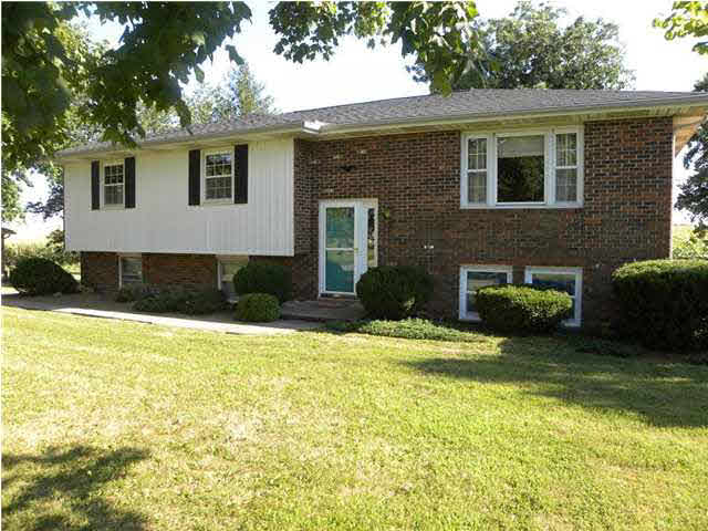 309 E 1025 S, Haubstadt, IN 47639 photo 1