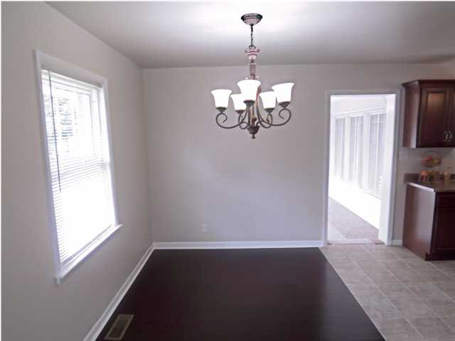 5100 Elmhurst Dr, Evansville, IN 47711 photo 4