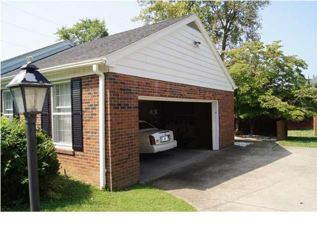 4477 E Lincoln Dr, Newburgh, IN 47630 photo 2