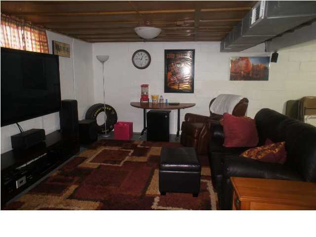 603 E 1st Ave, Huntingburg, IN 47542 photo 10