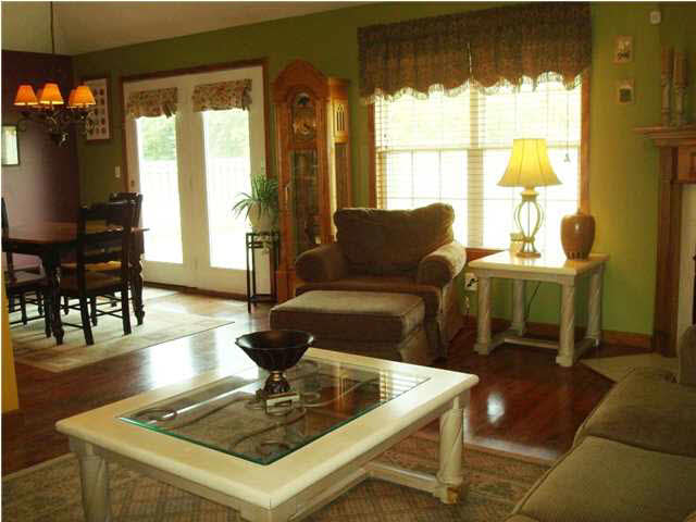 4033 Trinity Dr, Newburgh, IN 47630 photo 2