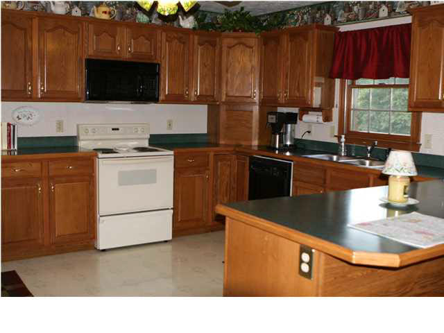 10446 Hickory Ln, Evansville, IN 47720 photo 4