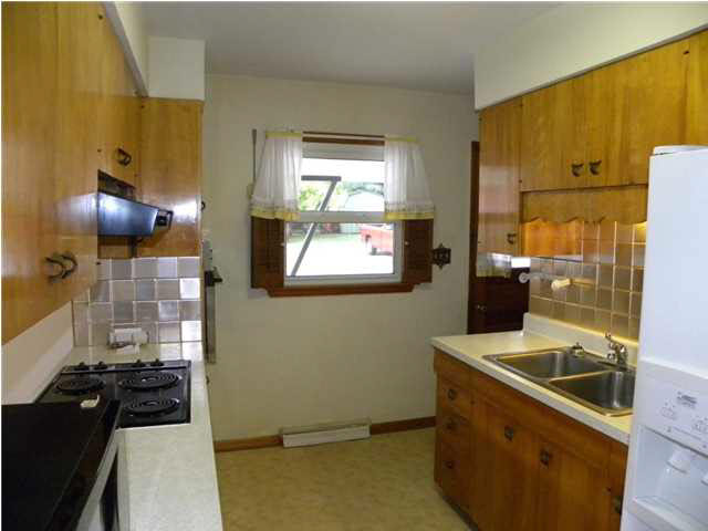909 E Broadway St, Princeton, IN 47670 photo 6