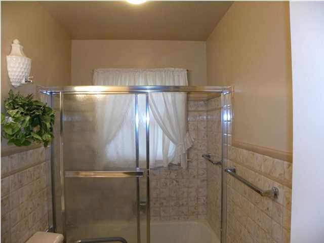 909 E Broadway St, Princeton, IN 47670 photo 14
