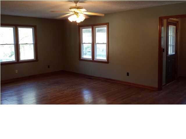 302 E Walnut, Odon, IN 47562 photo 3