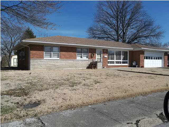 915 E Lincoln Ave, Mount Vernon, IN 47620 photo 2