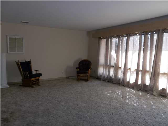 915 E Lincoln Ave, Mount Vernon, IN 47620 photo 3