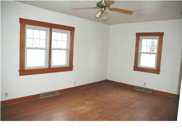 1110 N Vanburen St, Huntingburg, IN 47542 photo 4